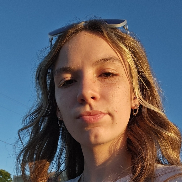 Profile Picture of Alexis Halpin (@alexishalpin9) on Poshmark