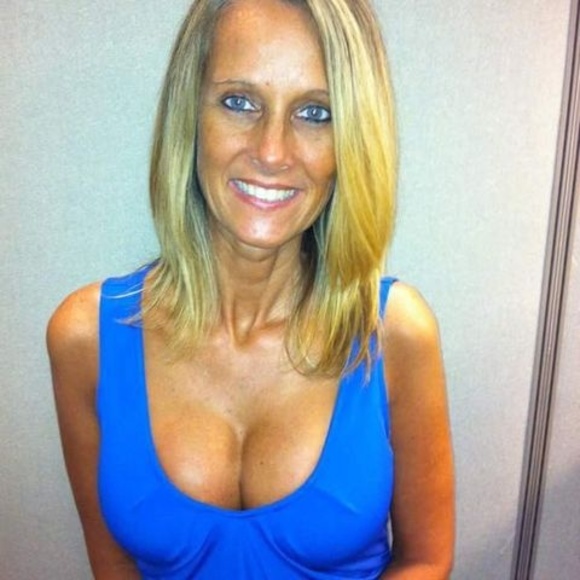 Profile Picture of Joyce Fuller (@joycefuller993) on Poshmark