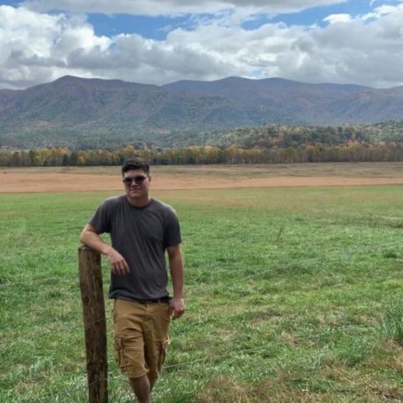 Profile Picture of Jesse Leonard (@jesseleonard711) on Poshmark