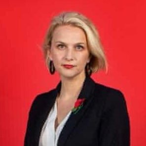Profile Picture of Charlotte Holloway (@CharlotteHollo) on Twitter