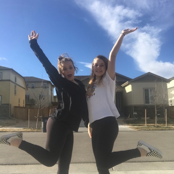 Profile Picture of Sammie Caflisch (@sammiecaflisch) on Poshmark