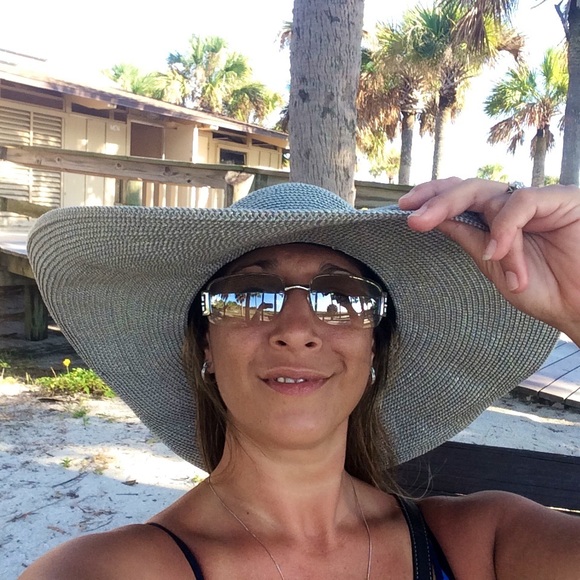 Profile Picture of Jaime Smith (@jaywzest) on Poshmark