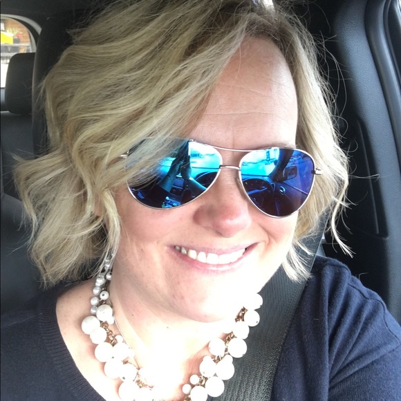 Profile Picture of Kelly Retterath (@krett625) on Poshmark