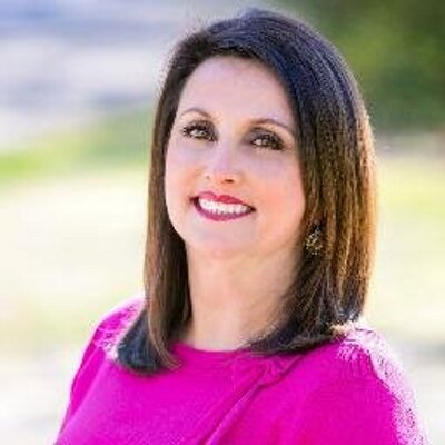 Profile Picture of Lisa McClellan (@lisamakesloans) on Twitter