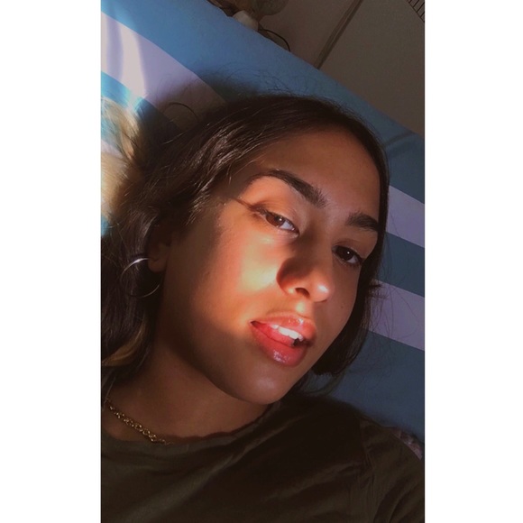 Profile Picture of Katelyn Hodges (@kxtelyn_n) on Poshmark