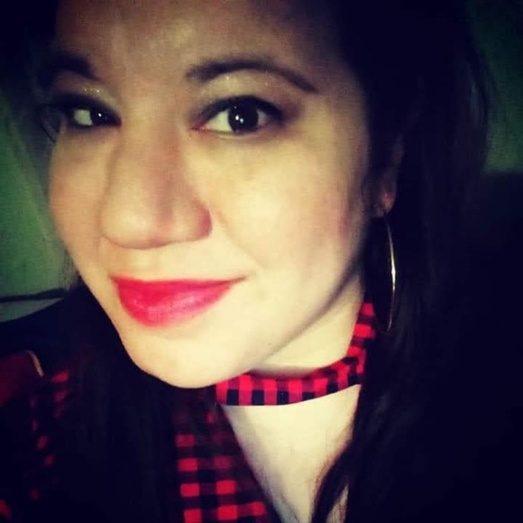 Profile Picture of Monica Gandara (@monalisa420gd) on Poshmark