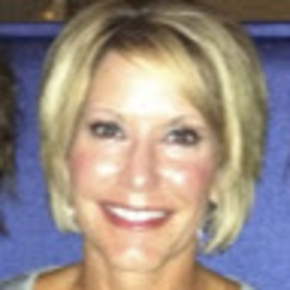 Profile Picture of Dana Buddecke (@dbuddecke) on Poshmark