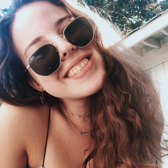 Profile Picture of ! isabel Levine (@isabellevine12) on Poshmark