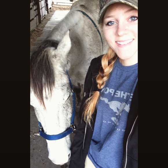 Profile Picture of Summer Pritzlaff (@summerpritzlaff) on Poshmark