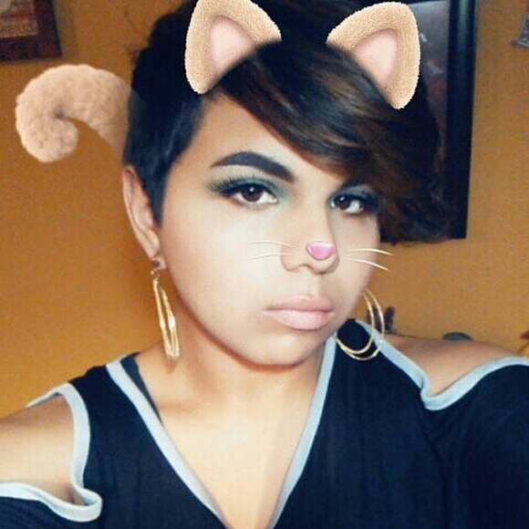 Profile Picture of Marjestic Glitz (@marx_glitz) on Poshmark