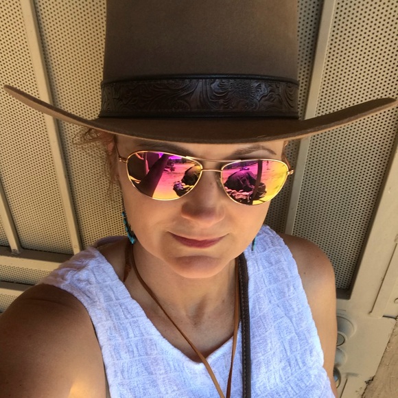 Profile Picture of Pamela Morrison (@pkmorrison16) on Poshmark