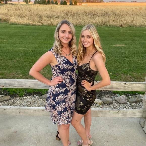 Profile Picture of Brittany Beallis (@bbeallis) on Poshmark