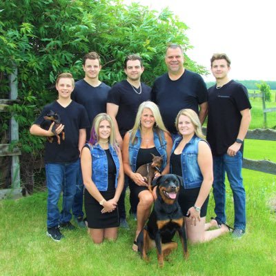 Profile Picture of Kimberly Pawlenchuk (@Pawlysmom) on Twitter