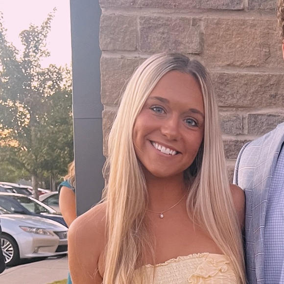 Profile Picture of Matti Yeek (@mattiyeek7) on Poshmark