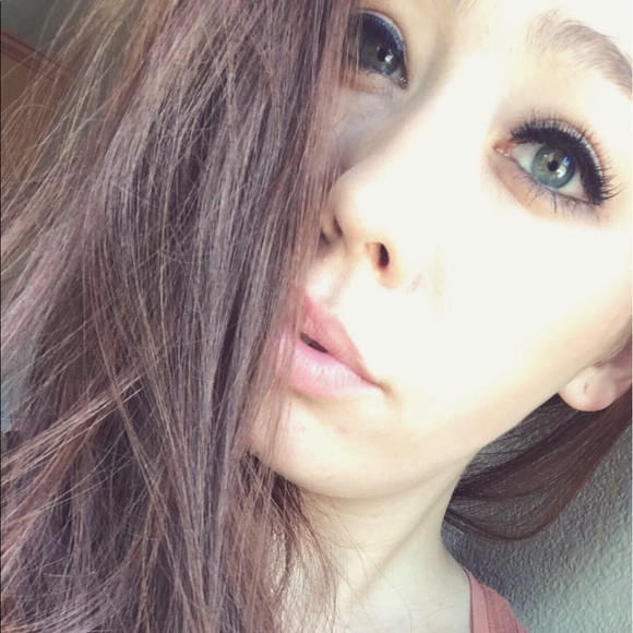 Profile Picture of Maranda Espirito (@maraaaanda) on Poshmark