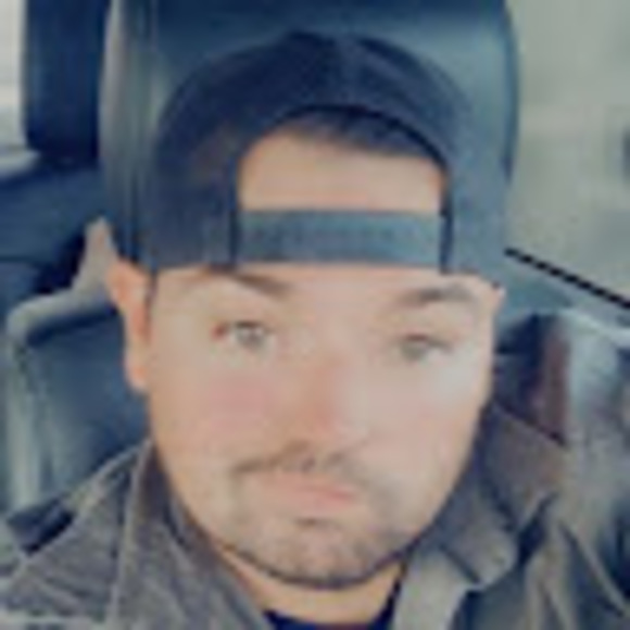 Profile Picture of Devin Hunt (@devinhunt114) on Poshmark