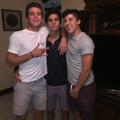 Profile Picture of SWEEZZZ (@kylesuarez_35) on Twitter