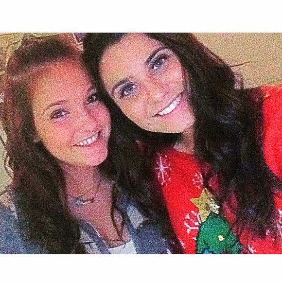 Profile Picture of Danielle Baxter (@danibax) on Poshmark