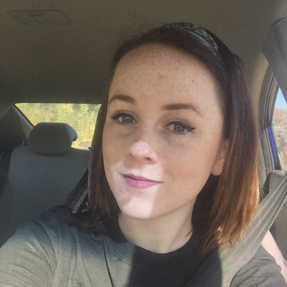 Profile Picture of Brooklyn Keesee (@brooklynpaigex) on Poshmark