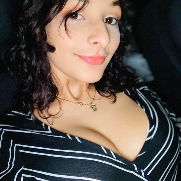 Profile Picture of Yarineliz Baretti (@yarinelizb) on Poshmark