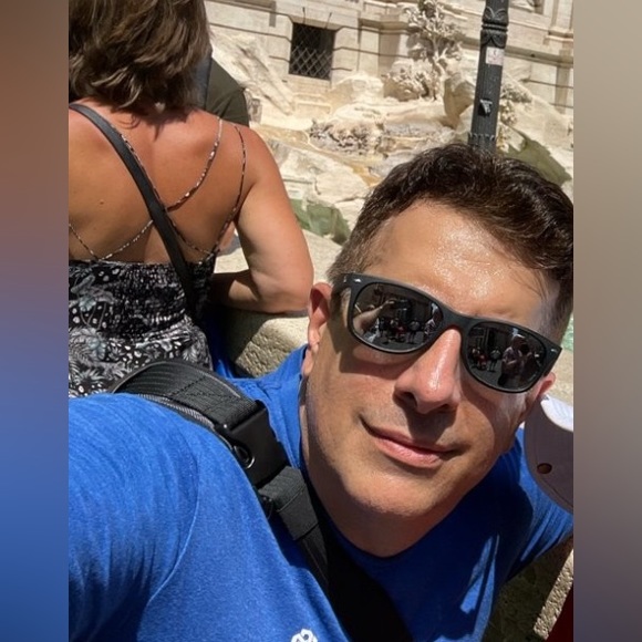 Profile Picture of Alex Kay (@alexkhairkhah) on Poshmark