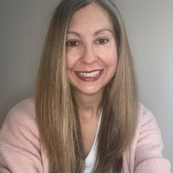 Profile Picture of Fawn Poskin (@fawnnowak) on Poshmark