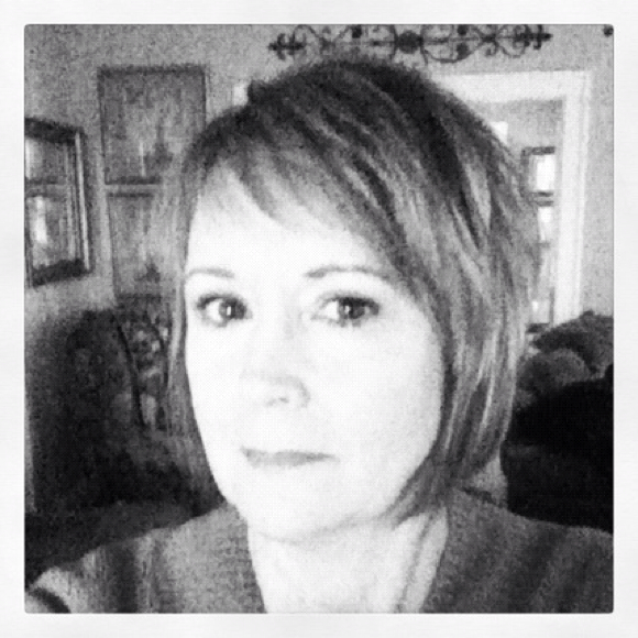 Profile Picture of Karen Barnett (@klee1493) on Poshmark