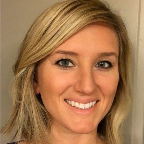 Profile Picture of Tiffany Casazza (@tbrolliar) on Poshmark