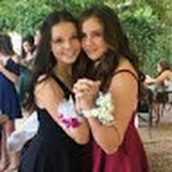 Profile Picture of Katie Moylan (@22moylan) on Poshmark