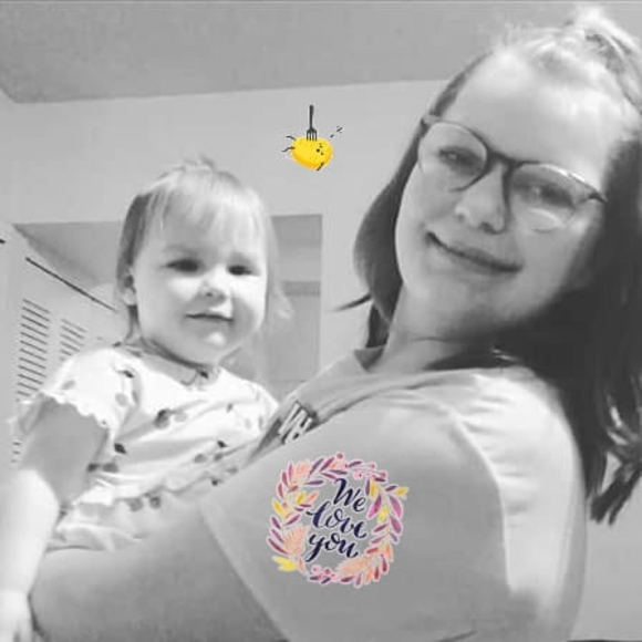 Profile Picture of Kylee Lisby (@kymharper1982) on Poshmark