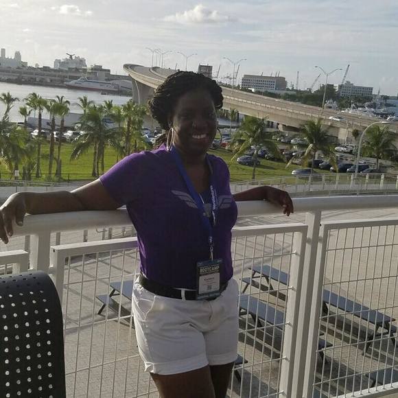 Profile Picture of Kaydene Sutherland (@kaydene) on Poshmark