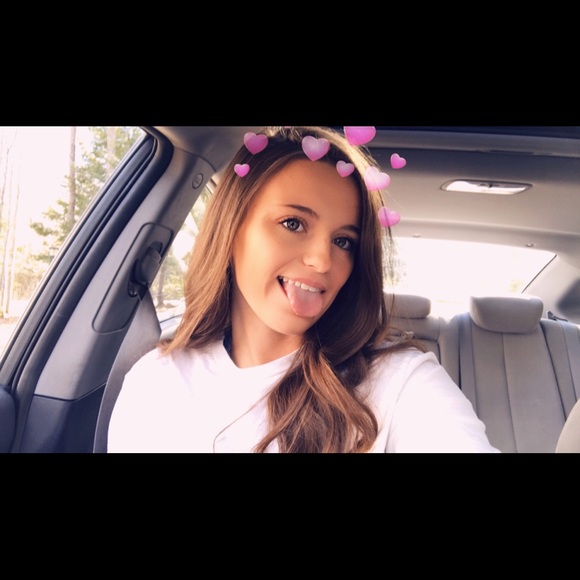 Profile Picture of Cassandra Wiseman (@casswisemannn) on Poshmark