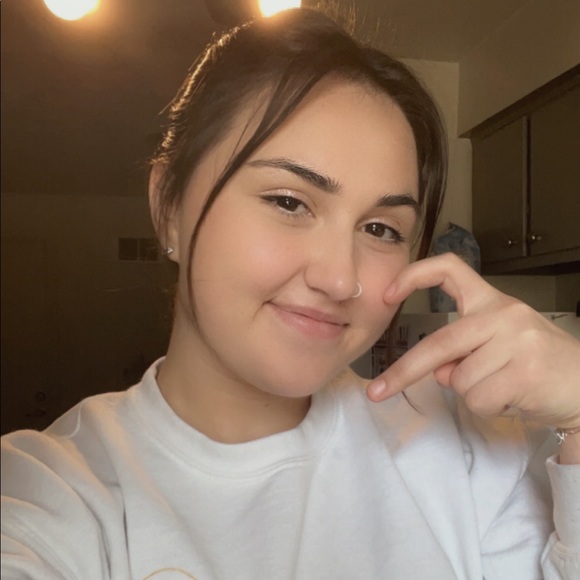 Profile Picture of Mckenna Hoggan (@mckennahoggan) on Poshmark