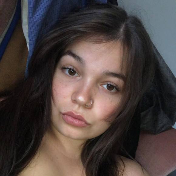 Profile Picture of Alexis Sheets (@alexis20sheets) on Poshmark