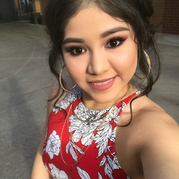 Profile Picture of Adriana Raya (@ajraya240) on Poshmark