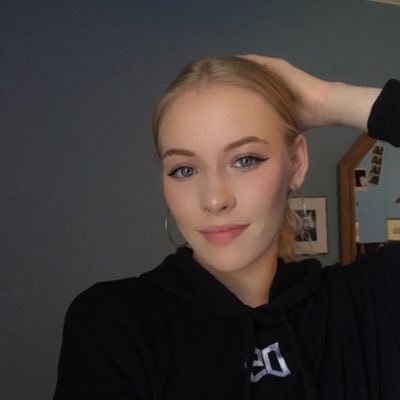 Profile Picture of Elizabeth A. Hutto (@elizabethaubyn) on Twitter