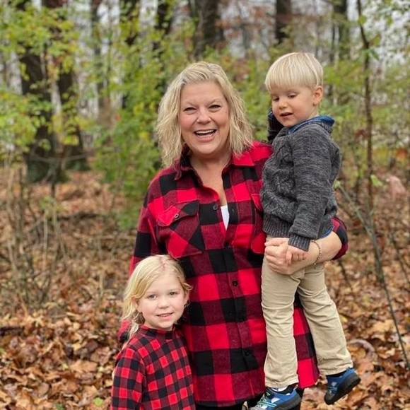 Profile Picture of Marge Moore (@krabapple2) on Poshmark