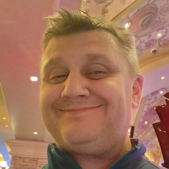 Profile Picture of Mark Giles (@marquegiles) on Poshmark