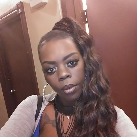Profile Picture of Hershey Hershey (@hershey_hershey) on Poshmark