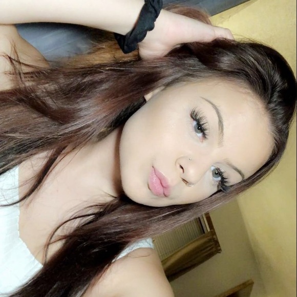 Profile Picture of Becca Tyger (@beccatyger1) on Poshmark