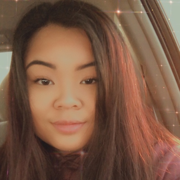 Profile Picture of Megan Hansana (@mhansana) on Poshmark