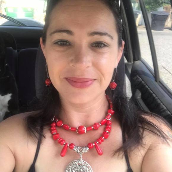 Profile Picture of Miranda Higgs (@mirahiggs) on Poshmark