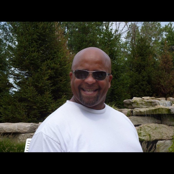 Profile Picture of Bruce Alexander (@bruale0622) on Poshmark