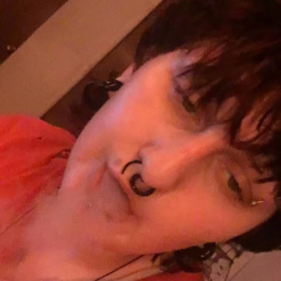 Profile Picture of Riley Nicolson (@riley_nicolson) on Poshmark