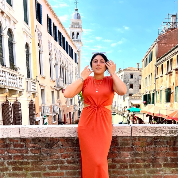 Profile Picture of Elle Glouberman (@ellegloubs) on Poshmark