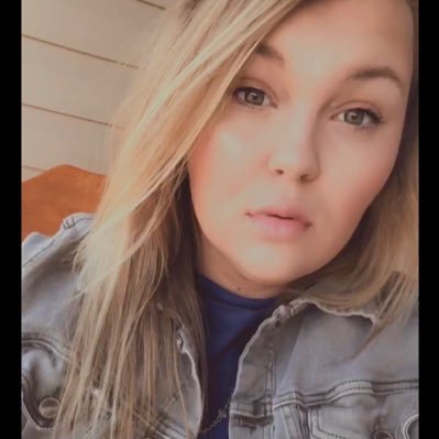 Profile Picture of Meredith (@meredithbee15) on Twitter