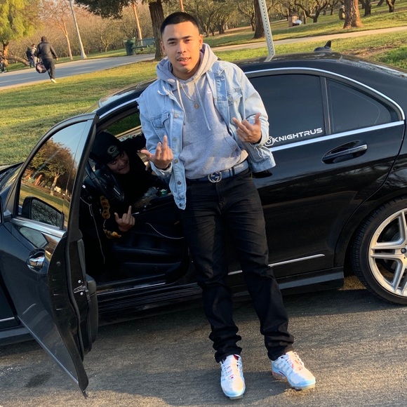 Profile Picture of Knightrus Sivilaythong (@knightrus) on Poshmark