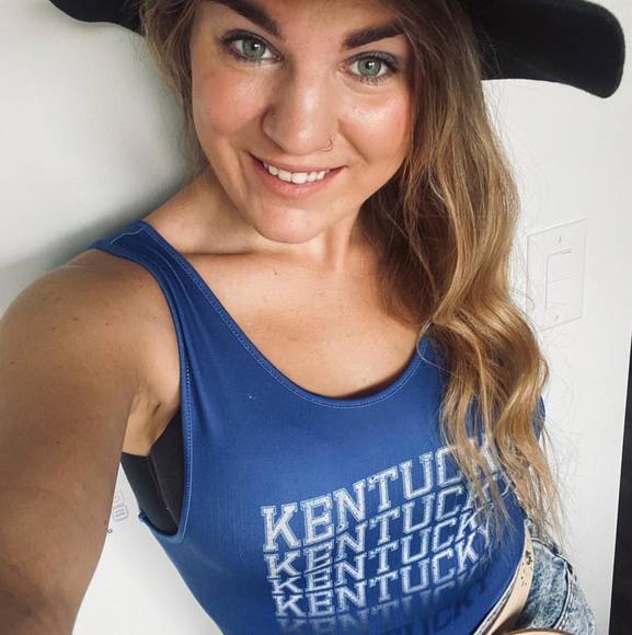 Profile Picture of Brianne Thomas (@brianne_thomas) on Poshmark