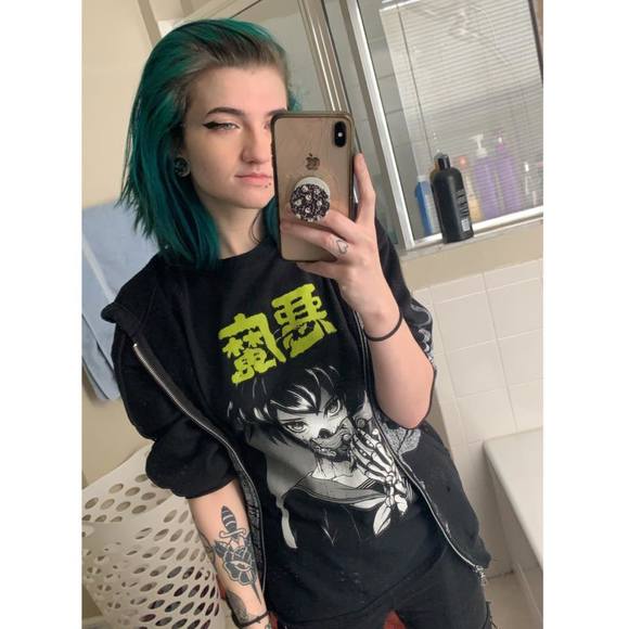 Profile Picture of Kelsey Brileya (@knicoleb1997) on Poshmark