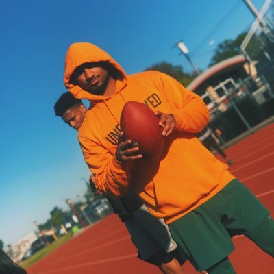 Profile Picture of Charles Nelson (@ChuckTooraw) on Twitter